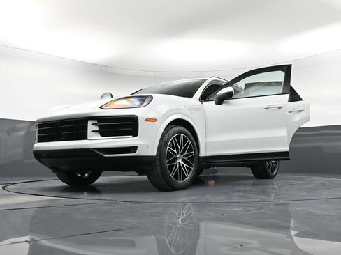 New 2026 Porsche Cayenne Base image 38