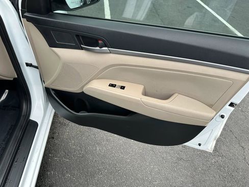 Used 2018 Hyundai Elantra Value Edition FWD image 17