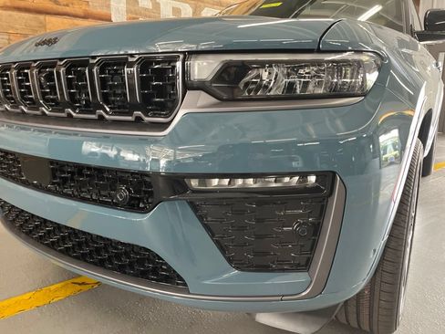New 2026 Jeep Grand Cherokee Summit w/ Obsidian Package AWD/4WD image 10