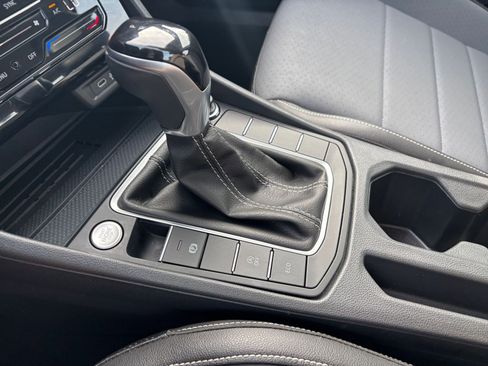 Used 2025 Volkswagen Jetta SE image 40