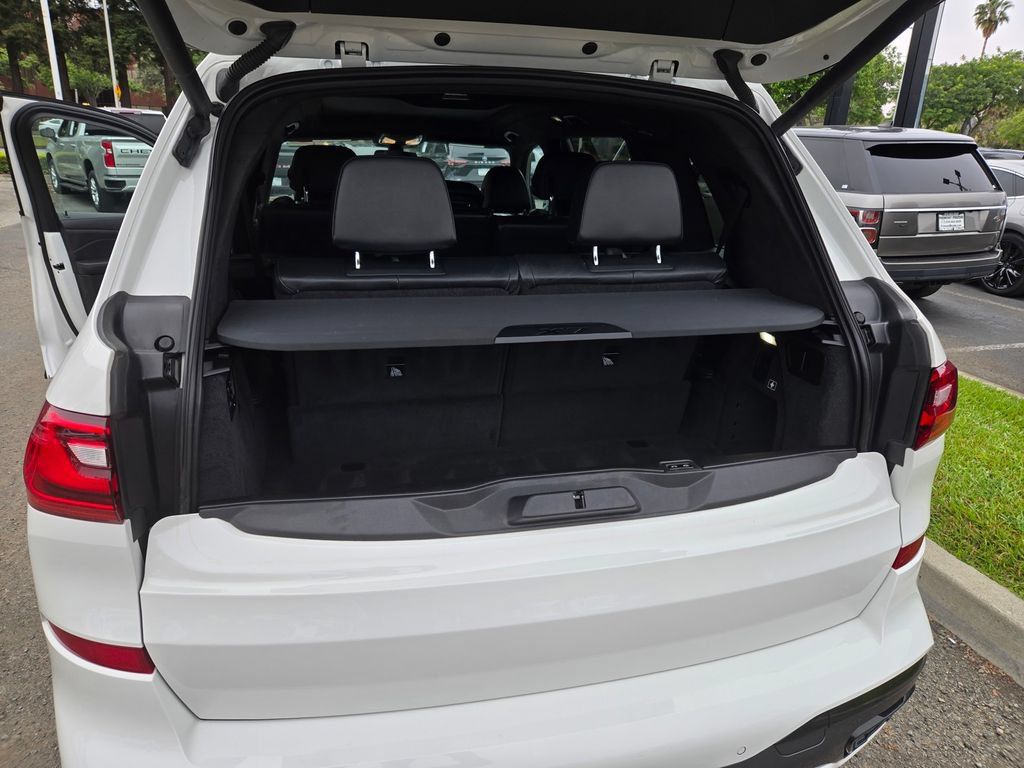 Used 2021 BMW X7 xDrive40i w/ M Sport Package AWD/4WD image 42
