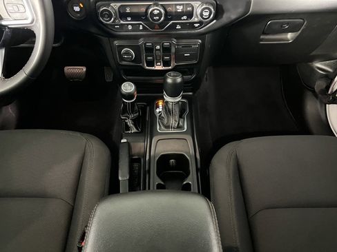 Certified 2023 Jeep Gladiator Overland image 16