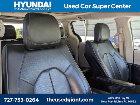 Used 2018 Chrysler Pacifica Limited image 6