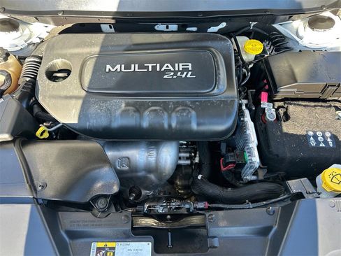 Used 2016 Jeep Cherokee Latitude w/ Cold Weather Group image 9