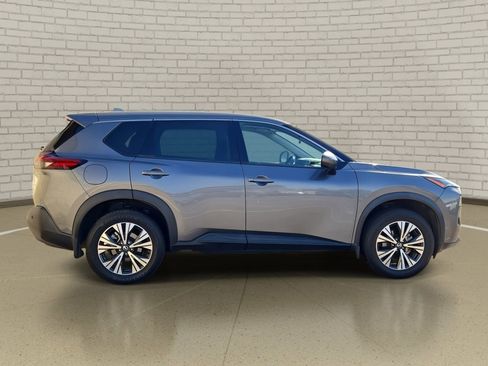 Used 2021 Nissan Rogue SV image 4