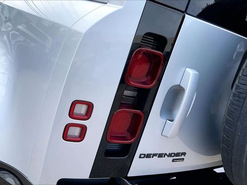 Used 2023 Land Rover Defender 110 X-Dynamic SE image 26