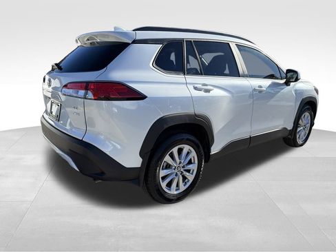 Used 2023 Toyota Corolla Cross LE image 7