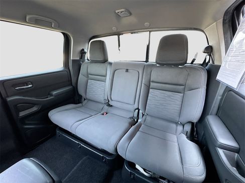 Used 2022 Nissan Frontier SV image 13