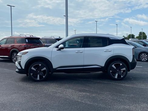 New 2025 Nissan Kicks SR image 7