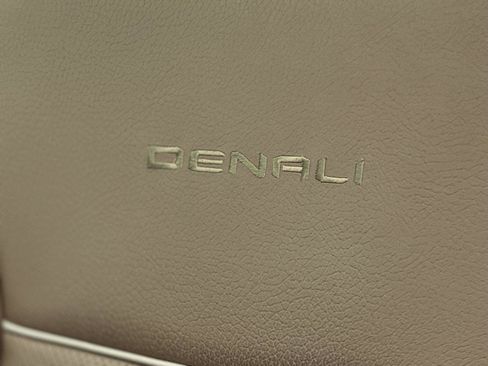 Used 2024 GMC Sierra 2500 Denali w/ Denali Reserve Package AWD/4WD image 46