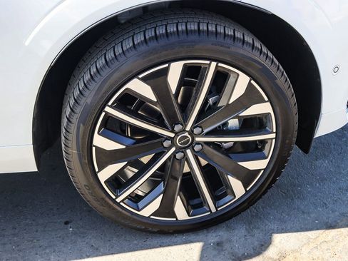 New 2026 Volvo XC60 B5 Ultra w/ Climate Package image 15