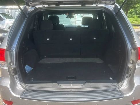 Used 2018 Jeep Grand Cherokee Laredo AWD/4WD image 7