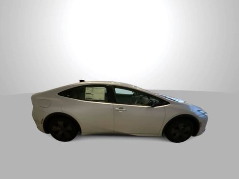 New 2026 Toyota Prius Plug-In Hybrid FWD image 9