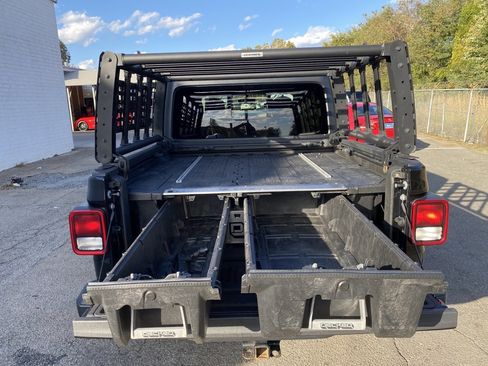 Used 2021 Jeep Gladiator Willys image 16