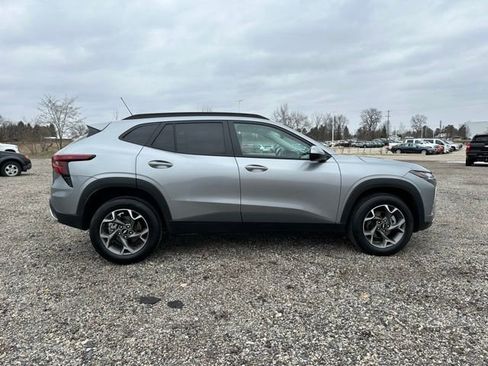 Used 2025 Chevrolet Trax LT image 7