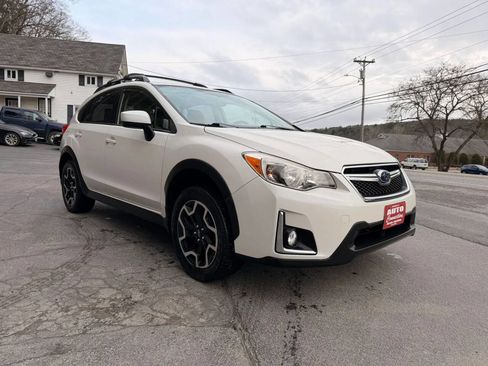 Used 2016 Subaru Crosstrek 2.0i Premium w/ Moonroof Package AWD/4WD image 3