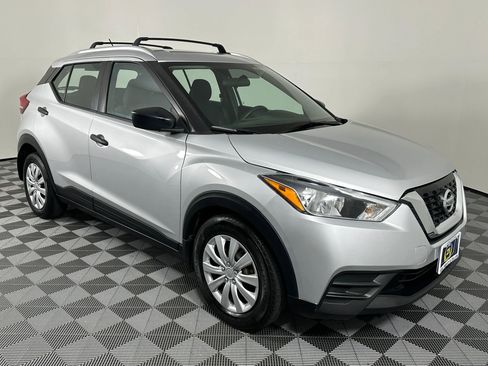 Used 2019 Nissan Kicks S FWD image 6