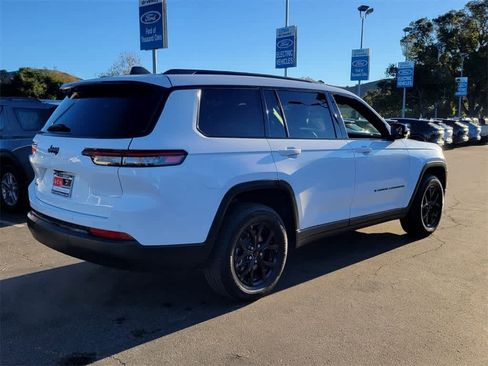 Used 2024 Jeep Grand Cherokee L Laredo image 7