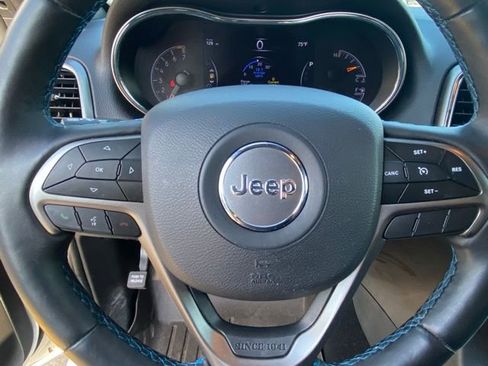 Used 2019 Jeep Grand Cherokee Laredo RWD image 18