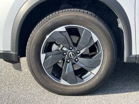 Used 2024 Nissan Rogue SV image 10