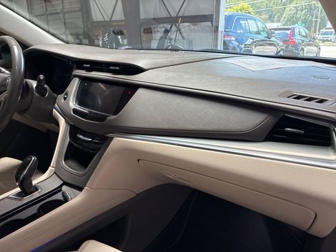 Used 2018 Cadillac XT5 Premium Luxury FWD image 29