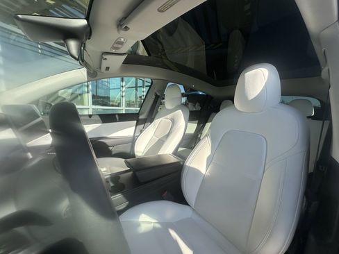 Used 2022 Tesla Model Y Performance image 31