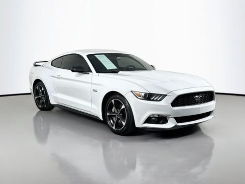 Used 2017 Ford Mustang GT RWD image 7