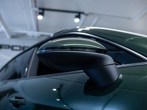 Certified 2025 Porsche Macan Electric RWD image 18