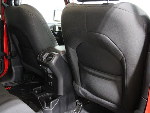 Used 2020 Jeep Wrangler Unlimited Sahara w/ Uconnect 4C Nav & Sound Group AWD/4WD image 21