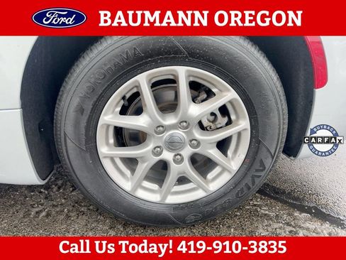 Used 2024 Chrysler Pacifica Touring-L FWD image 28