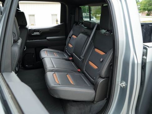 Used 2024 GMC Sierra 1500 AT4 w/ Technology Package AWD/4WD image 9