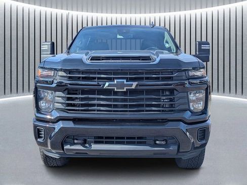 Used 2024 Chevrolet Silverado 2500 Custom w/ Custom Value Package image 9