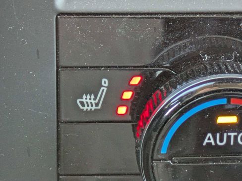 Used 2024 Nissan Rogue SV w/ SV Premium Package image 25