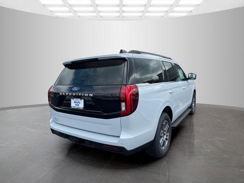 New 2025 Ford Expedition Active image 4