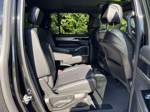 New 2025 Jeep Wagoneer L Series II w/ Premium Group I image 22