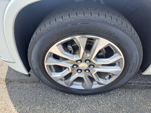 Used 2019 Chevrolet Traverse Premier w/ Driver Confidence II Package FWD image 44
