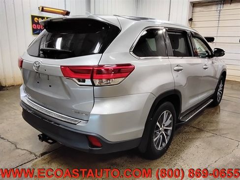 Used 2019 Toyota Highlander XLE image 3