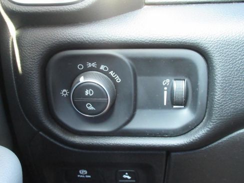 Used 2020 RAM 1500 Big Horn RWD image 23