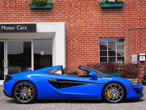 Used 2020 McLaren 570S Spider RWD image 3