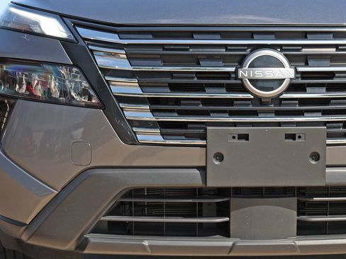 Used 2024 Nissan Rogue SV AWD/4WD image 10