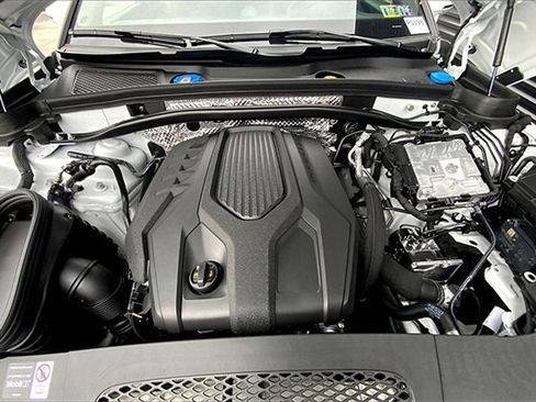 New 2025 Porsche Macan image 39