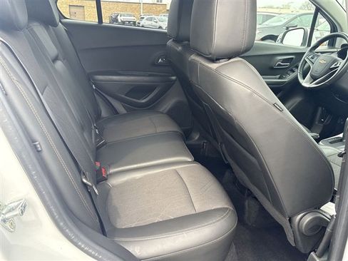 Certified 2022 Chevrolet Trax LT w/ LT Convenience Package image 25