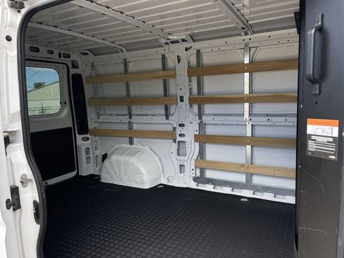 Used 2025 RAM ProMaster 2500 w/ U-Haul Equipment Group FWD image 24