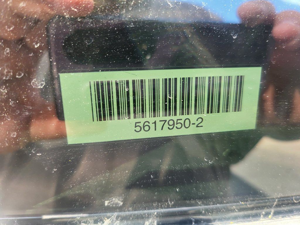 Used 2025 Chrysler Pacifica Select FWD image 3