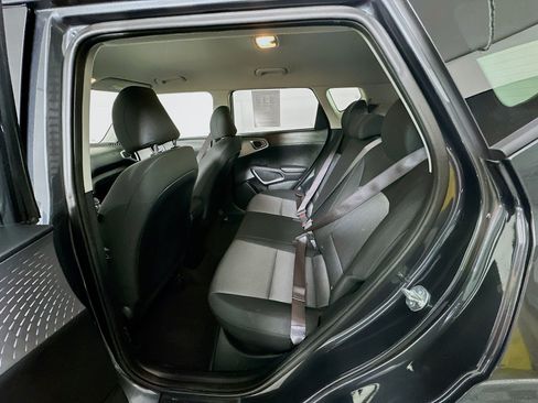 Used 2025 Kia Soul LX w/ LX Technology Package FWD image 25