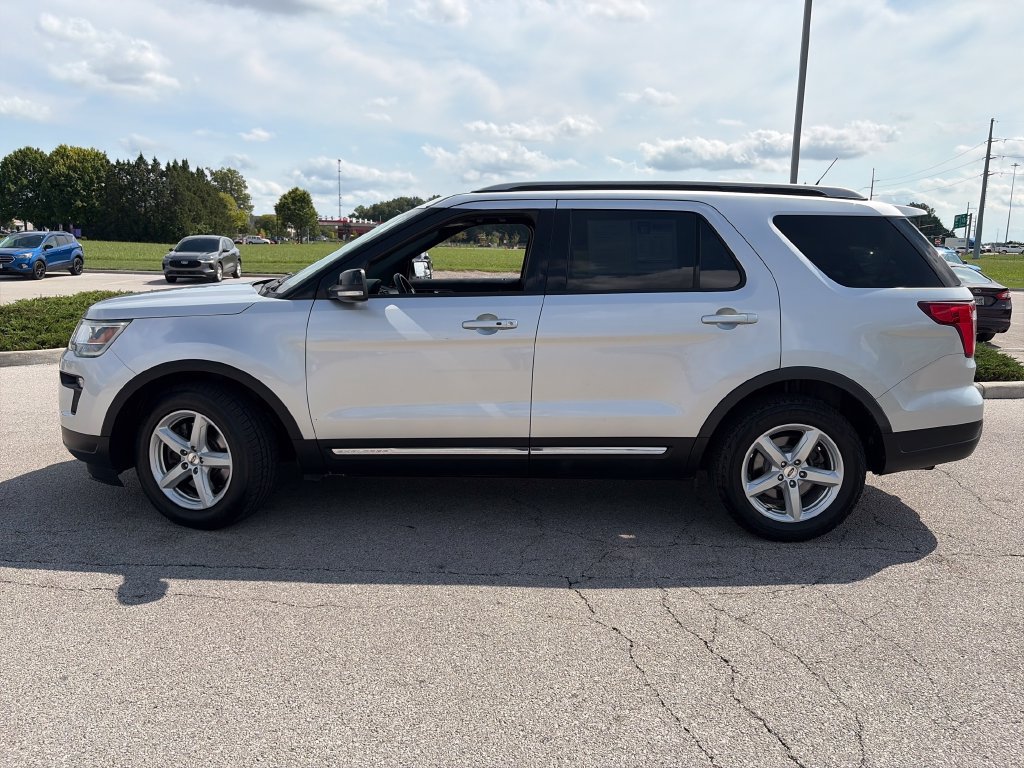 Used 2018 Ford Explorer XLT w/ Equipment Group 202A FWD image 4