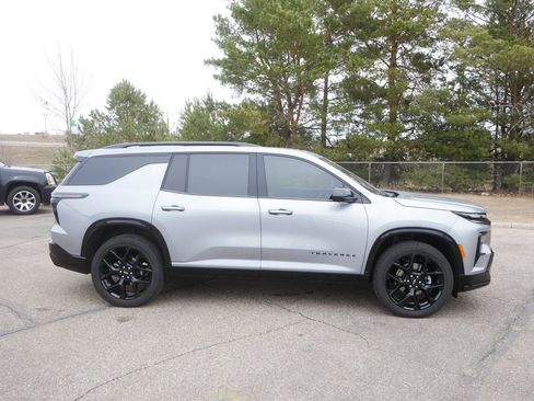 Used 2024 Chevrolet Traverse RS image 4