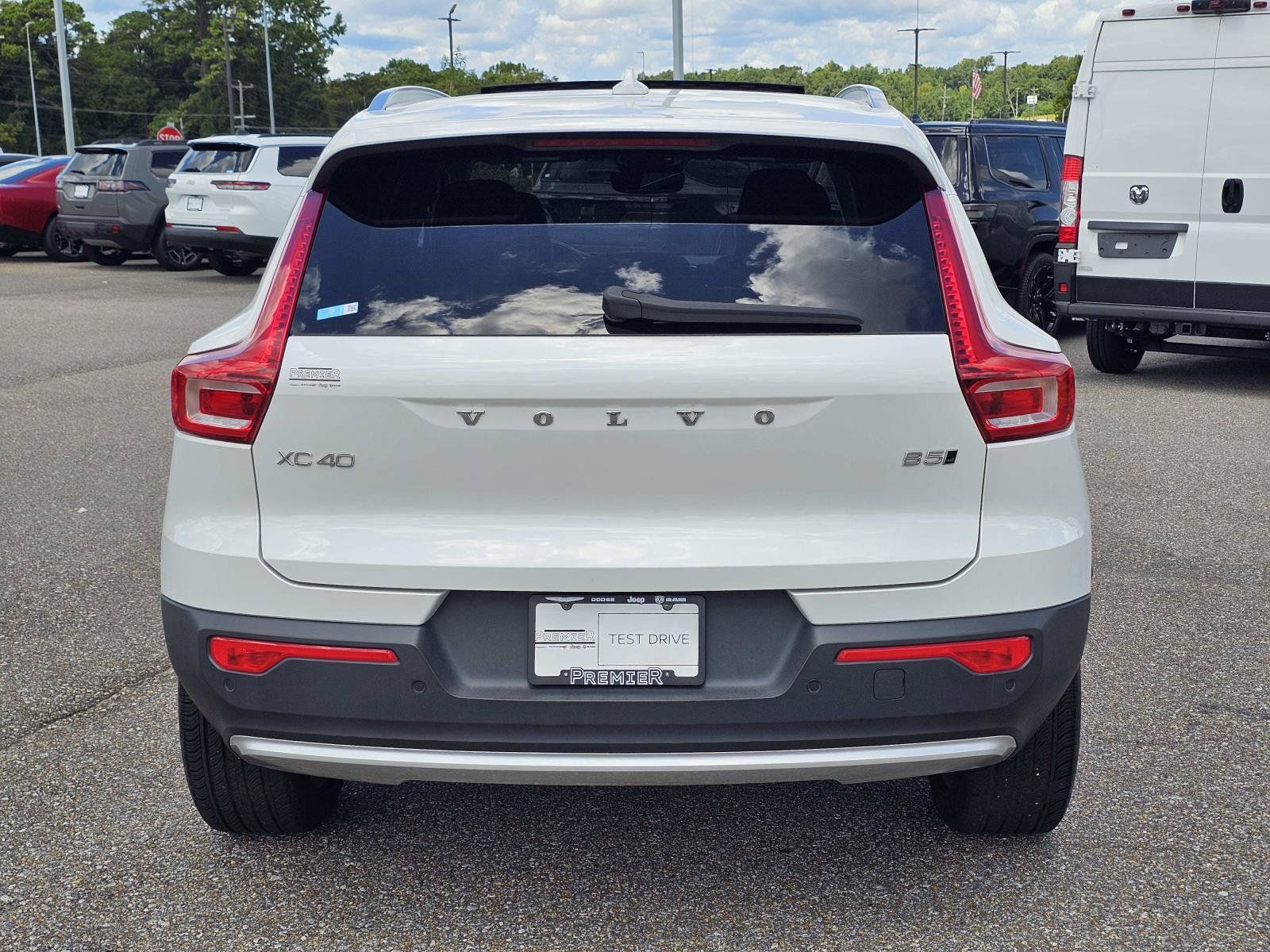 Used 2024 Volvo XC40 B5 Plus AWD/4WD image 10