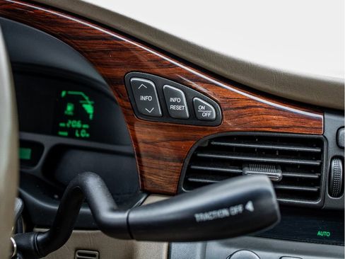 Used 2005 Cadillac De Ville w/ Equipment Group image 33