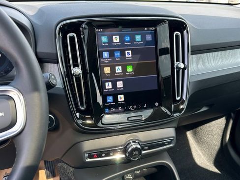 New 2025 Volvo XC40 B5 Ultra w/ Climate Package image 23